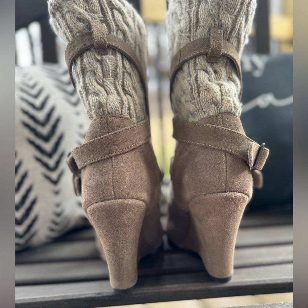 Steve Madden “Alpine” Wedge Boot - Picture 3 of 7